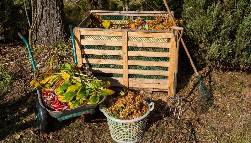 DIY container made of pallet and mesh makes it easy to layer greens and browns for fast composting